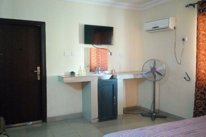 Room 9 of 20