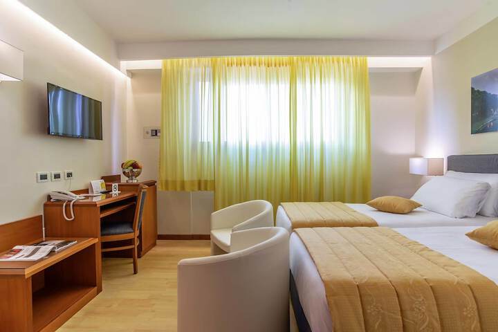 Room 84 of 173