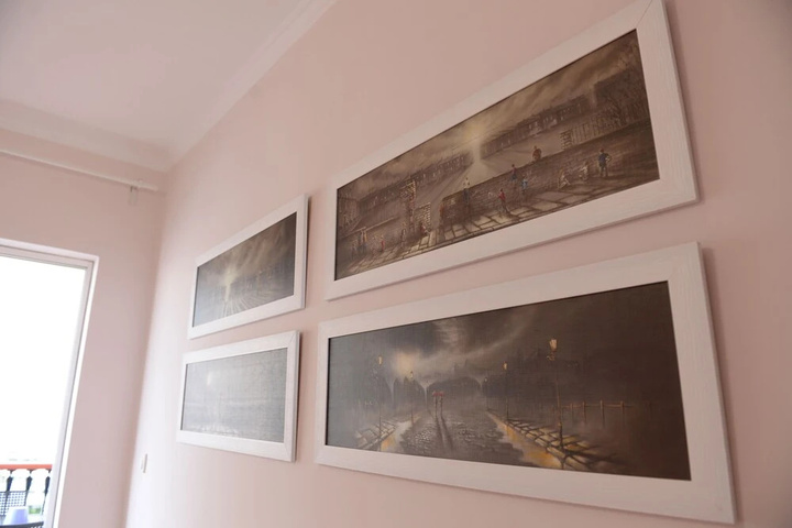 Room 4 of 6