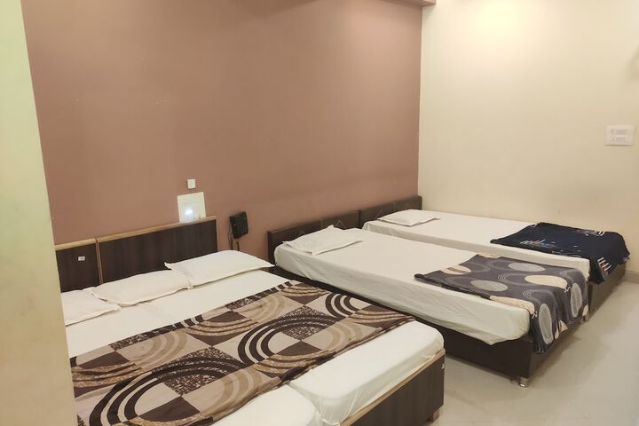Room 3 of 10