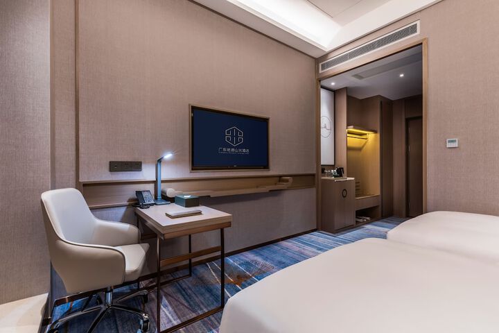 Room 10 of 34