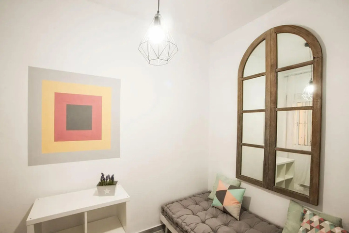 Room 4 of 12