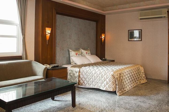 Room 5 of 31