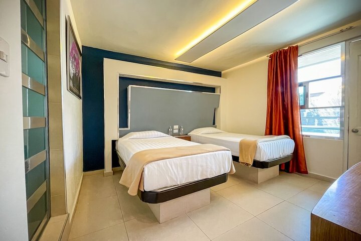 Room 8 of 16