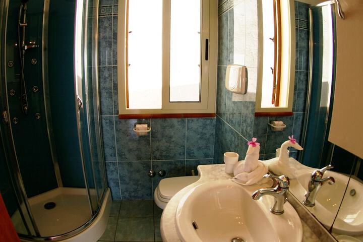 Room 29 of 70