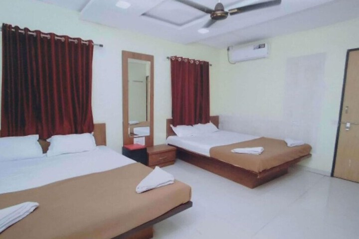 Room 15 of 32