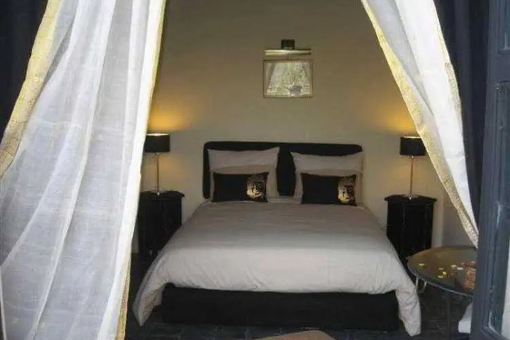 Room 2 of 7