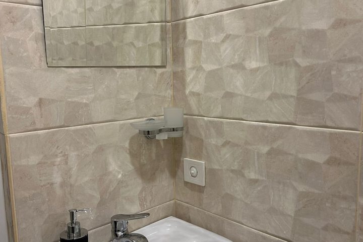 Room 12 of 28