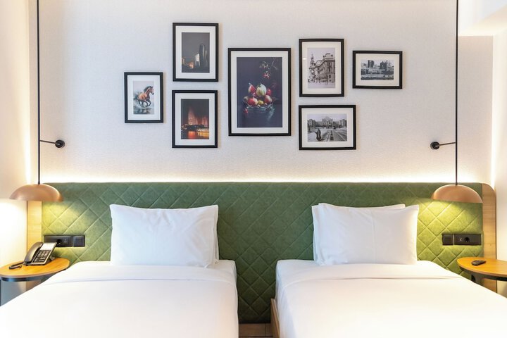 Room 8 of 62