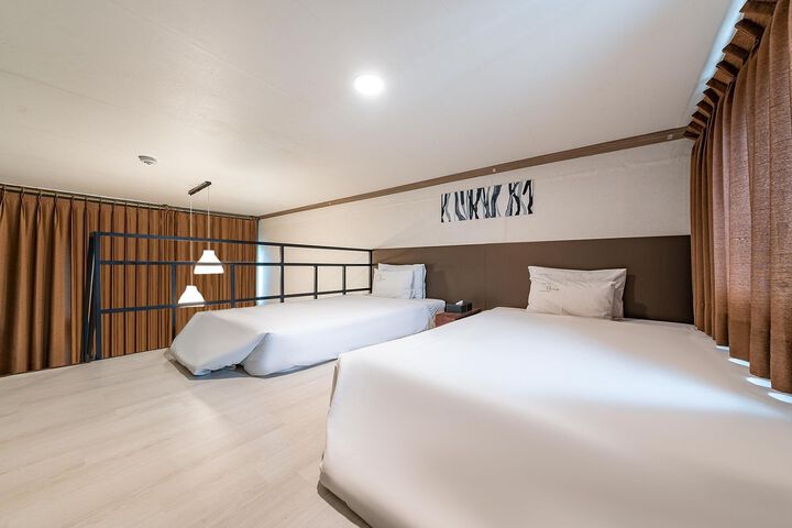 Room 55 of 77