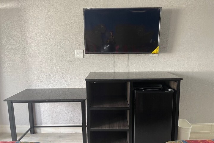 Room 8 of 17