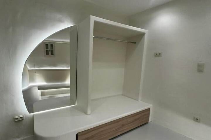 Room 6 of 24