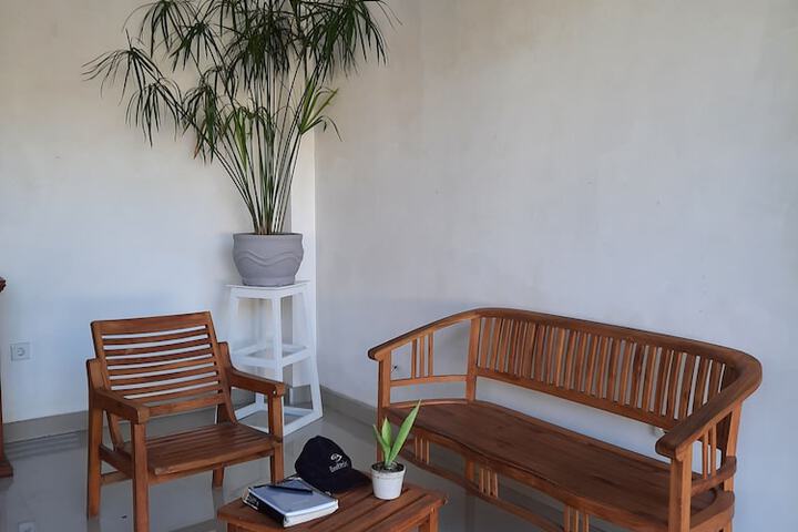Lounge 39 of 53