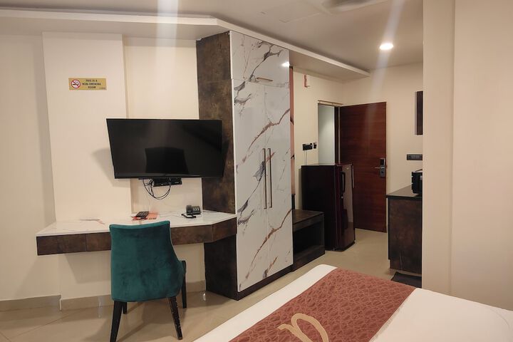 Room 8 of 30
