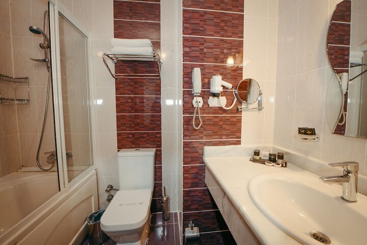 Room 8 of 17
