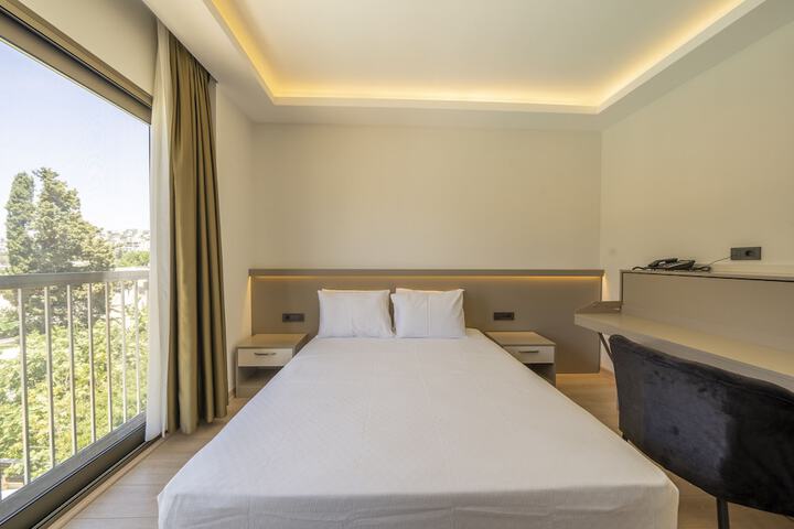 Room 9 of 47