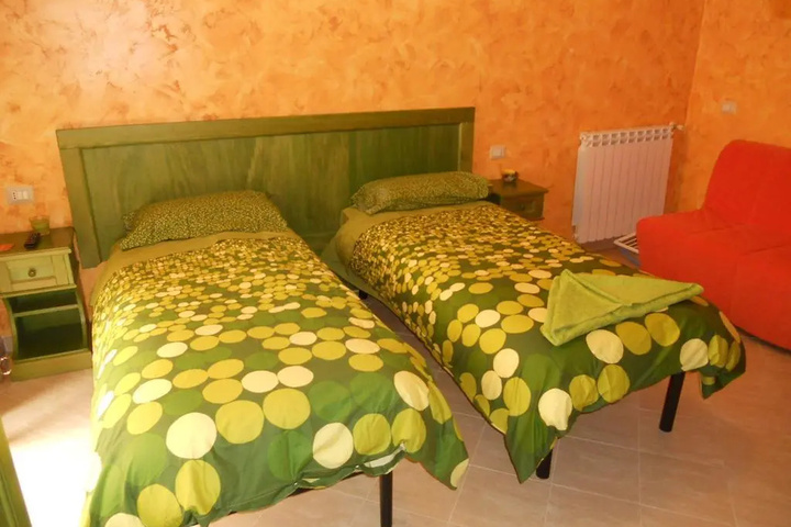 Room 4 of 12