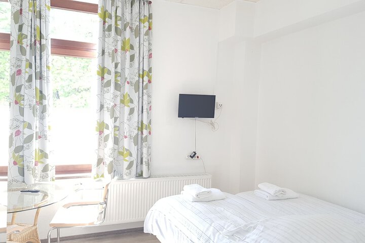 Room 5 of 156