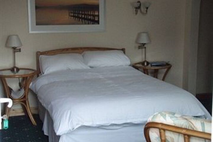 Room 3 of 8