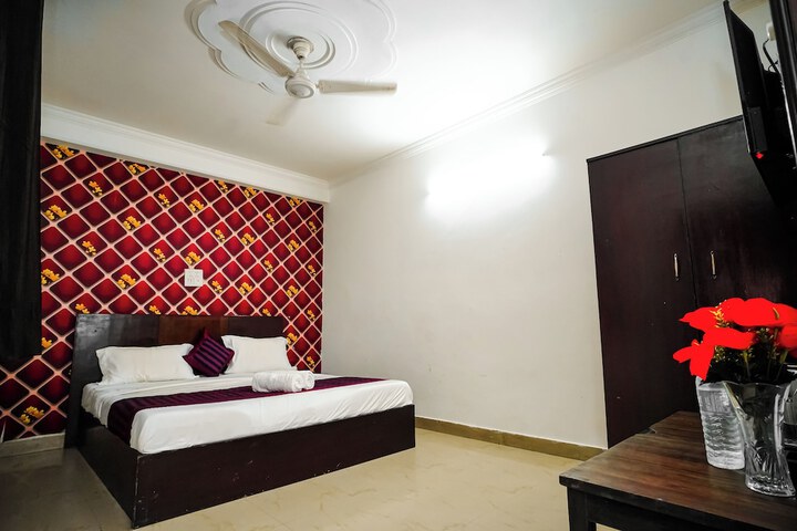 Room 10 of 20