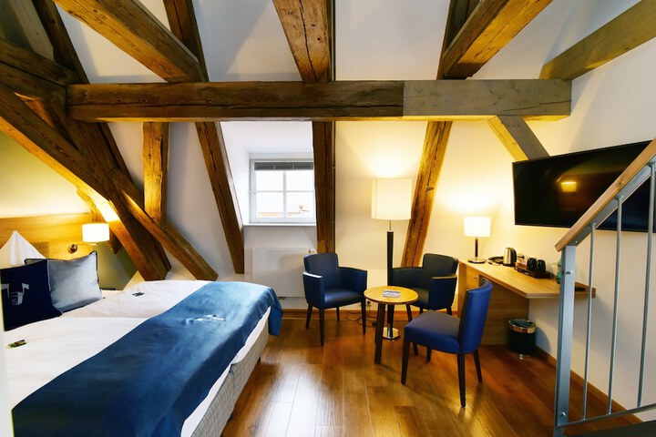 Room 13 of 49