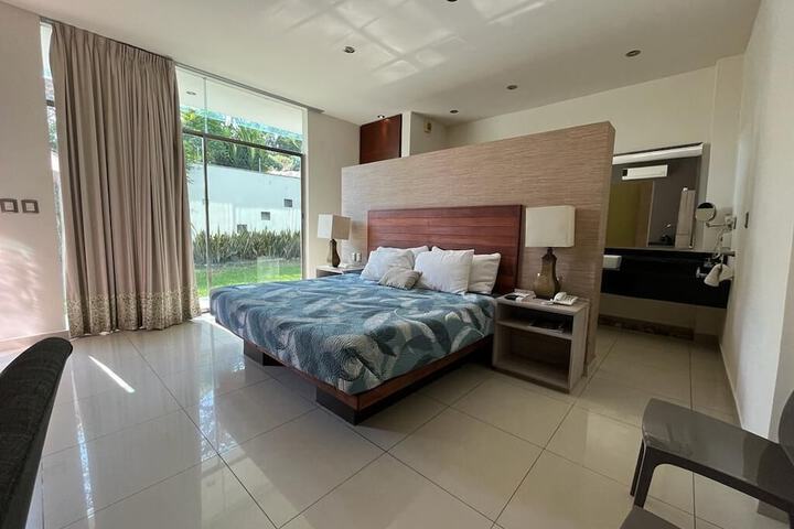 Room 7 of 8