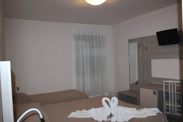 Room 6 of 34