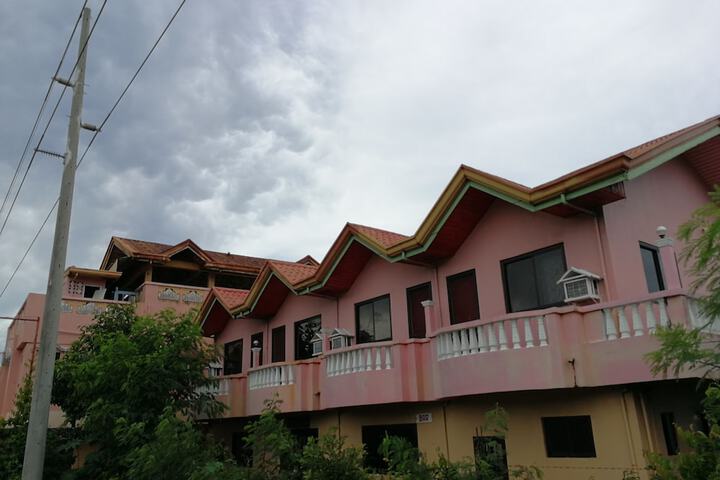 Beachview Pink Lodge