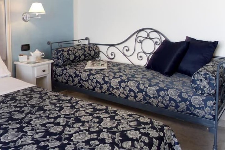 Room 4 of 24