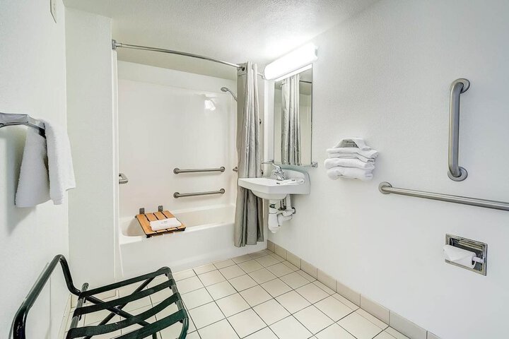 Room 16 of 23
