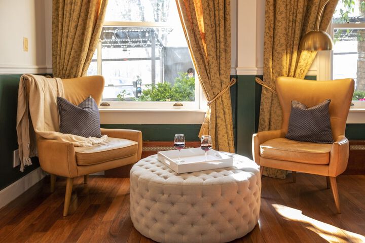 Lounge 125 of 141