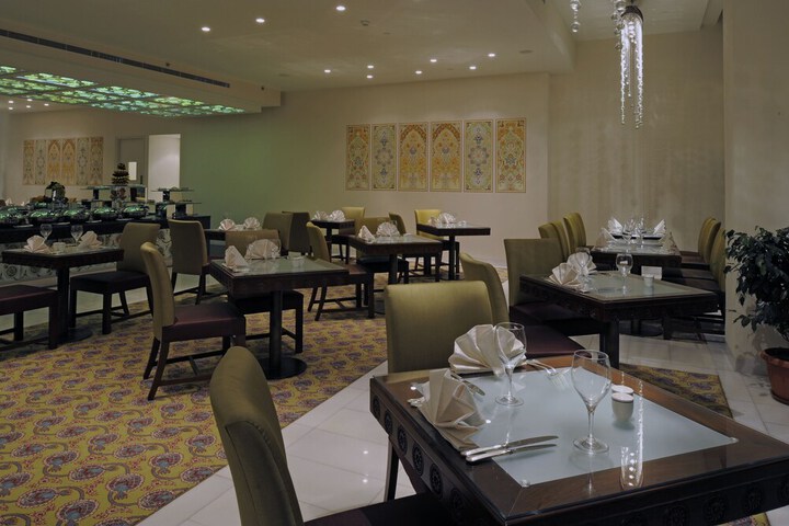 Dining 45 of 55