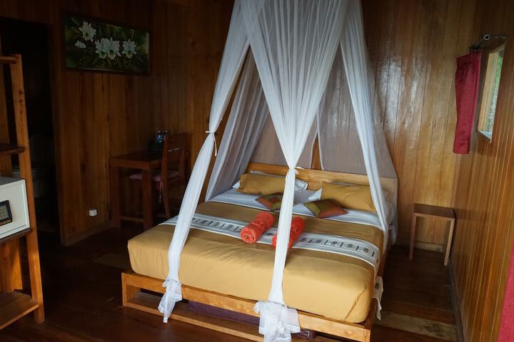 Room 4 of 68