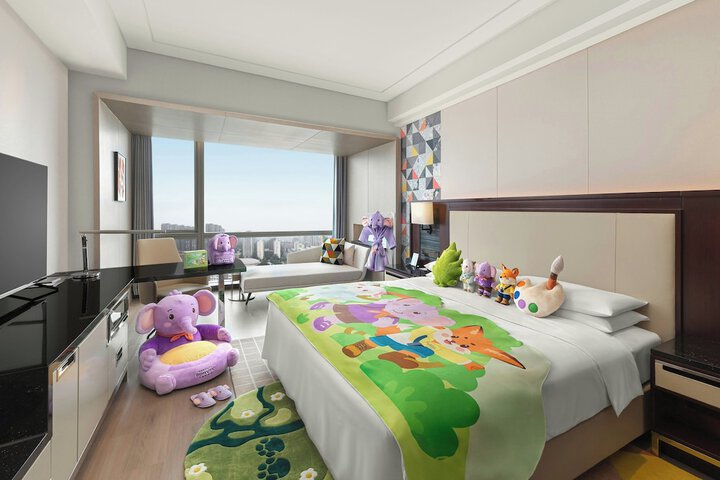 Room 36 of 102