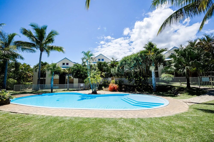Pool 7 of 10