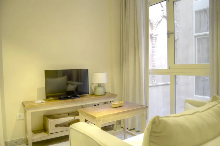 Room 4 of 12