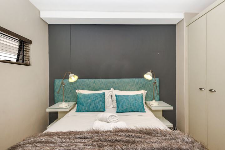 Room 28 of 215