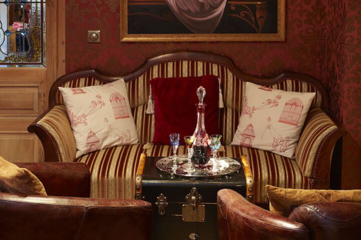 Lounge 41 of 47