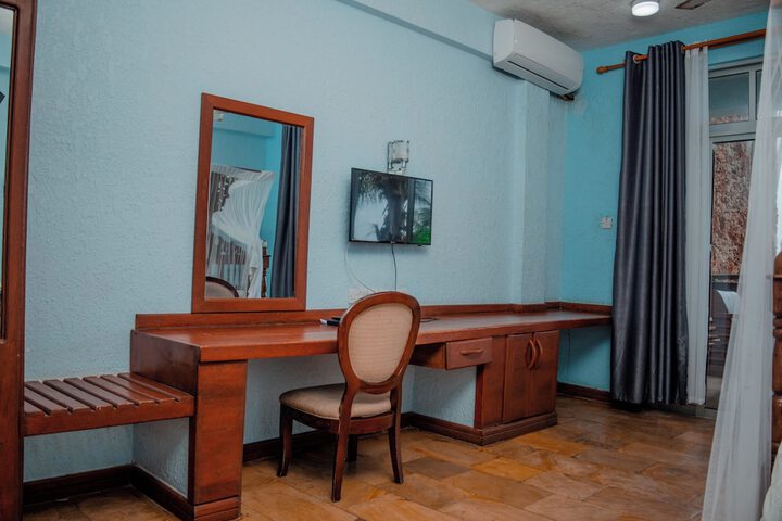 Room 40 of 146