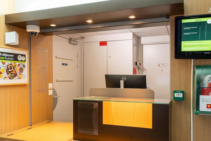 Entrance & Lobby