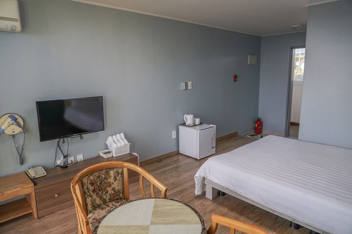 Room 6 of 22
