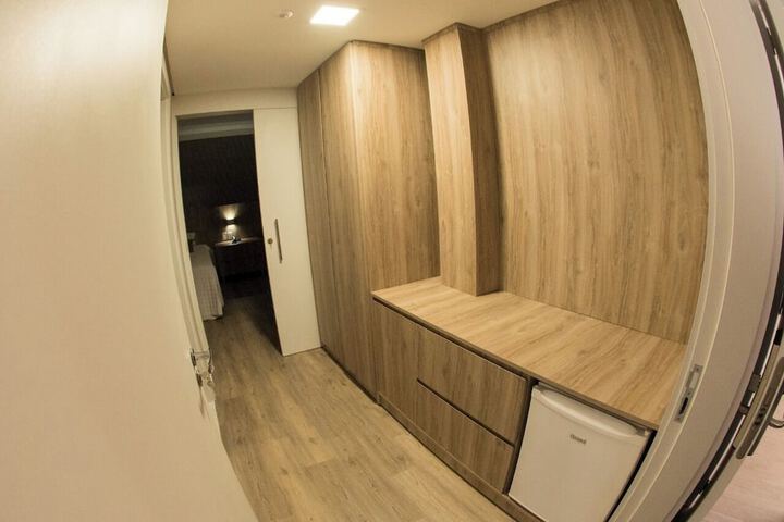 Room 21 of 34