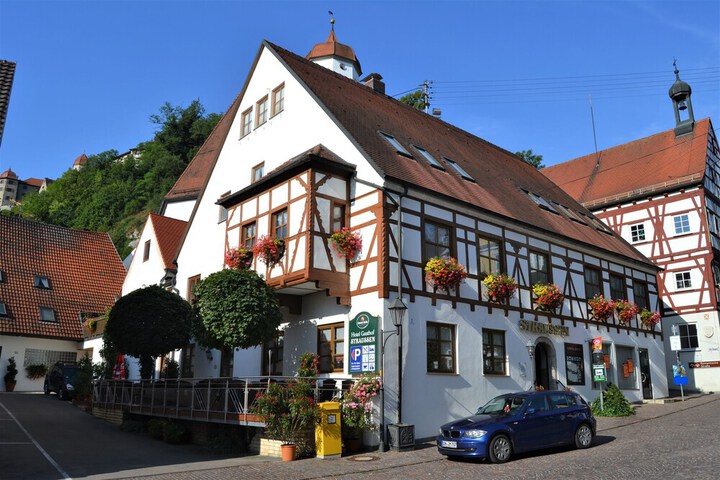 Hotel-Restaurant STRAUSSEN
