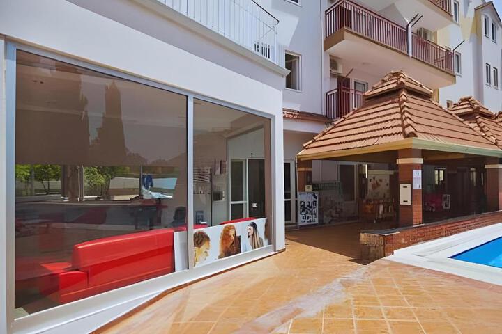 Catty Cats Garden Hotel