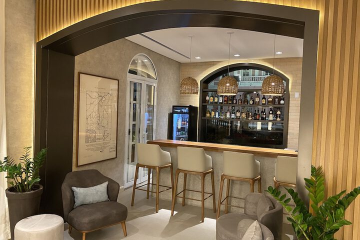 Lounge 62 of 77