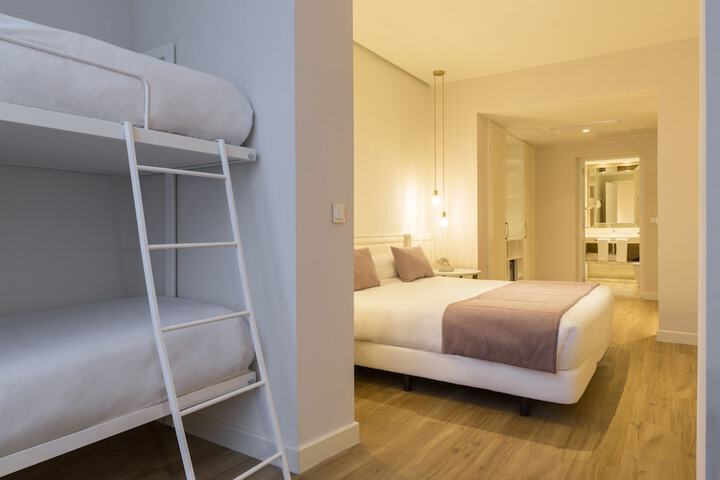 Room 13 of 80