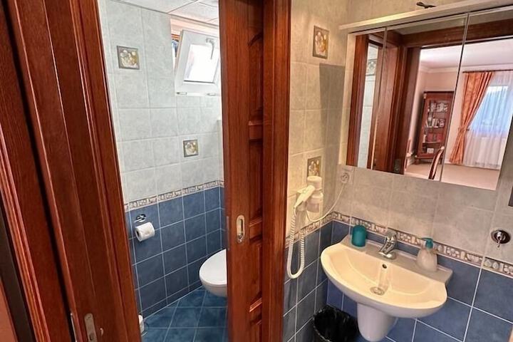 Room 79 of 106