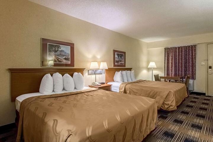 2 Queen Beds (2 of 11)
