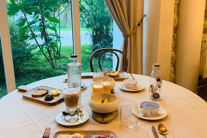 Breakfast/Coffee Service 28 of 37