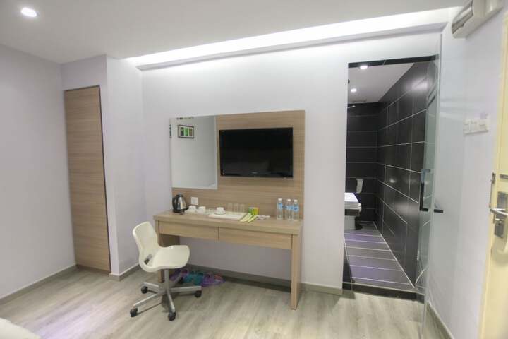 Room 25 of 51